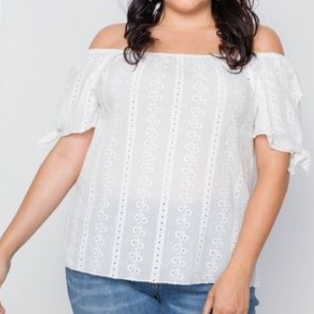 White Off-The-Shoulder Floral Embroidery Blouse - Picture 3 of 5